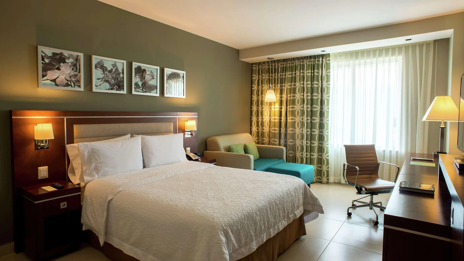 Hampton Inn By Hilton Merida